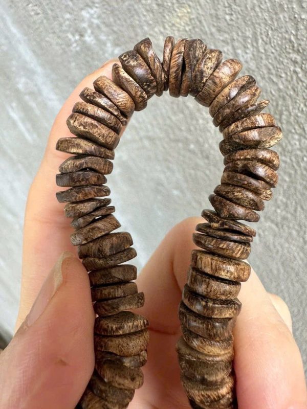 High quality natural agarwood bracelet, large amount of essential oil, almost submerged in water, beautiful button design, suitable for both men and women , only One - 图片 3