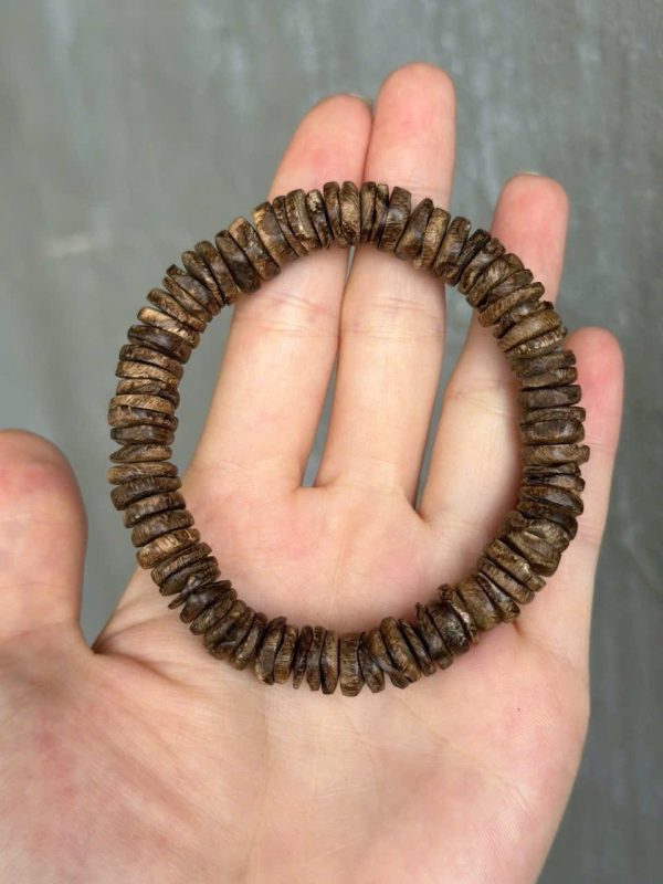 High quality natural agarwood bracelet, large amount of essential oil, almost submerged in water, beautiful button design, suitable for both men and women , only One - 图片 4